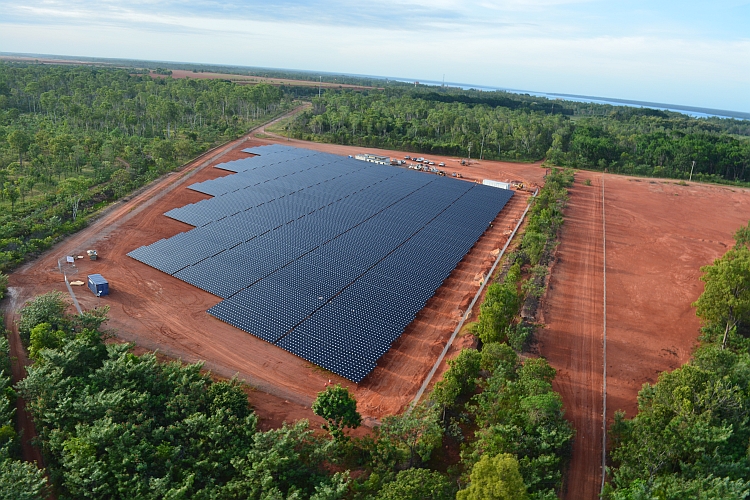 La 1ère centrale combinée solaire PV-diesel d’Australie entre en service