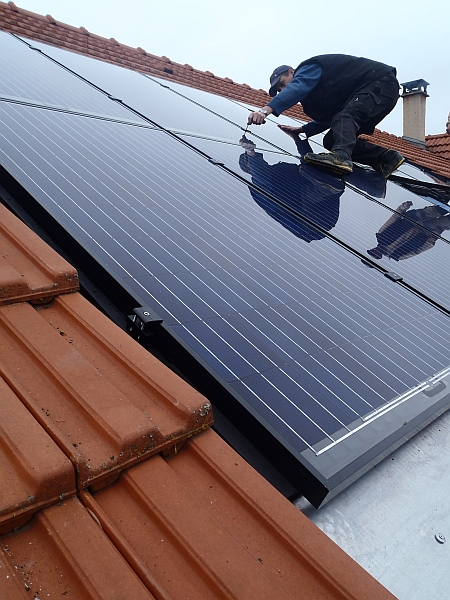 Les modules PV bi-verre de Solarwatt montent à 300 Wc