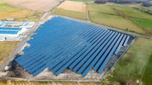 Une centrale PV de 4,7 MWc réalisée par Solarcentury sur un terrain de conversion industrielle à Salzwedel dans l'état fédéral de Saxe-Anhalt (Allemagne) (Photo : Schletter)