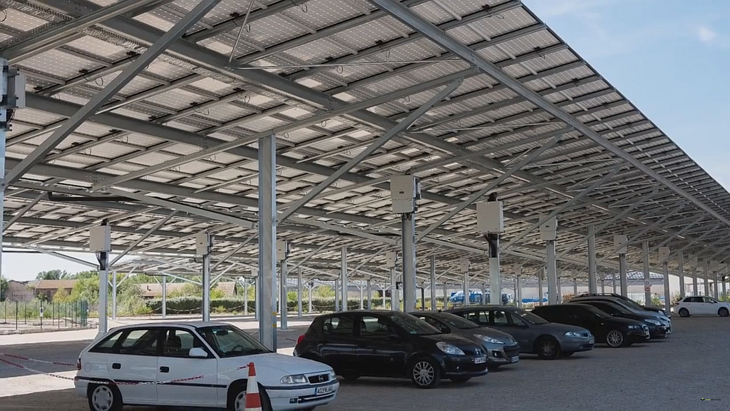 Neoen réalise 16,3 MWc d’ombrières photovoltaïques à Corbas