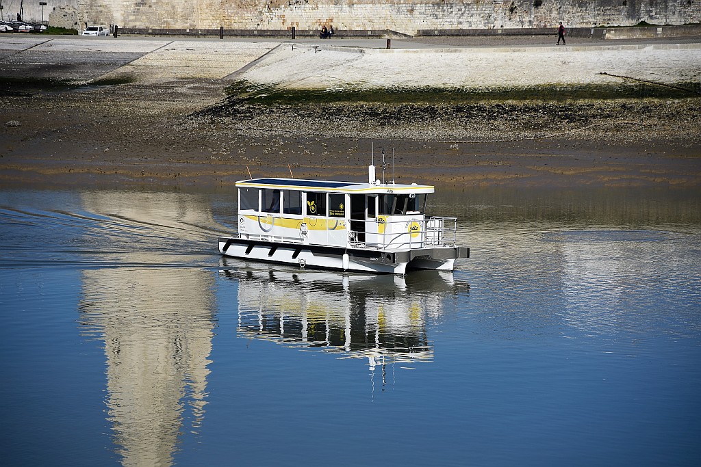La Rochelle : deux nouveaux bateaux-passeurs à propulsion électro-solaire entrent en service