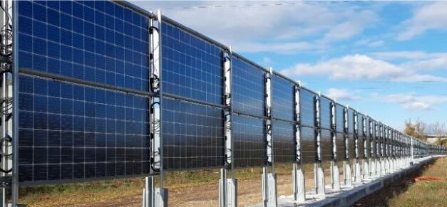 CNR lance son 1er démonstrateur de parc photovoltaïque linéaire bifacial vertical
