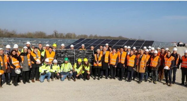 Arrivée des premiers modules sur le parc photovoltaïque de Volgelsheim dans le Haut-Rhin