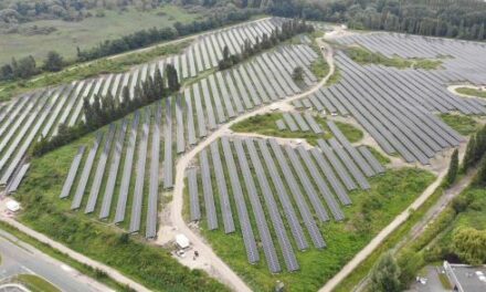 TotalEnergies transforme un de ses anciens sites industriels en centrale photovoltaïque à Villers-Saint-Paul