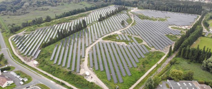 TotalEnergies transforme un de ses anciens sites industriels en centrale photovoltaïque à Villers-Saint-Paul