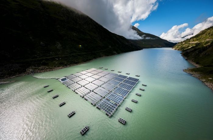 Romande Energie publie des résultats encourageants du premier parc solaire flottant en milieu alpin
