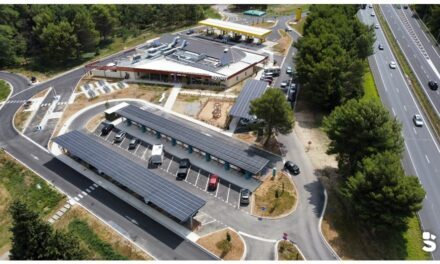 Solstyce équipe deux aires d’autoroute d’ombrières photovoltaïques à Arzens (11)