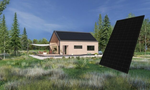 Sharp lance un panneau photovoltaïque entièrement noir de 425 W