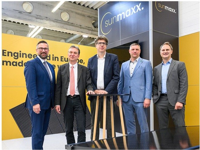L’Allemand Sunmaxx PVT ouvre à Dresde le plus grand site mondial de production de modules solaires photovoltaïques-thermiques