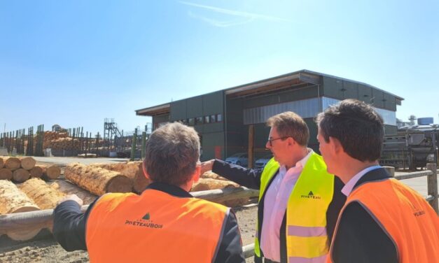 Piveauteaubois et Ineo unissent leurs forces pour une ombrière photovoltaïque bois 100% locale