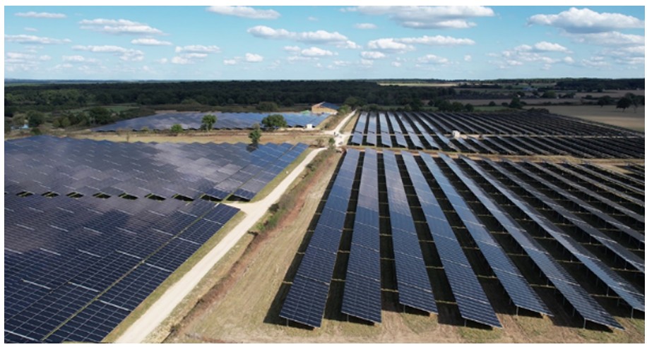 JP Energie Environnement inaugure une centrale agri-compatible à Arpheuilles (18)