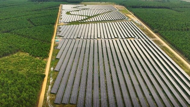 Solaire + stockage : ZE Energy inaugure une nouvelle centrale dans les Landes