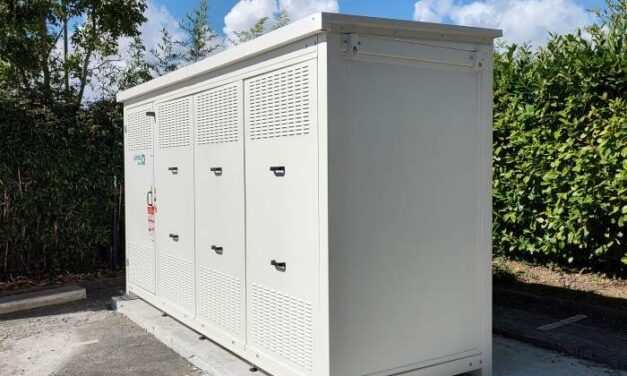 Morbihan Énergies déploie 8 systèmes de stockage sur batteries recyclées avec Sirea