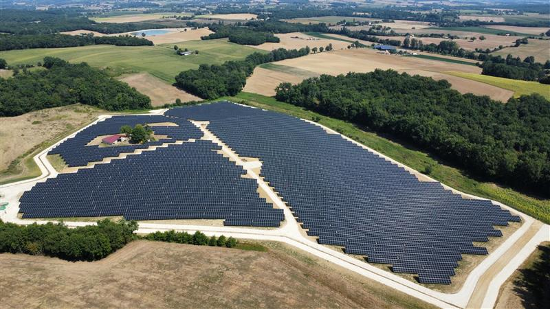 TotalEnergies met en service sa première centrale solaire dans le Lot-et-Garonne