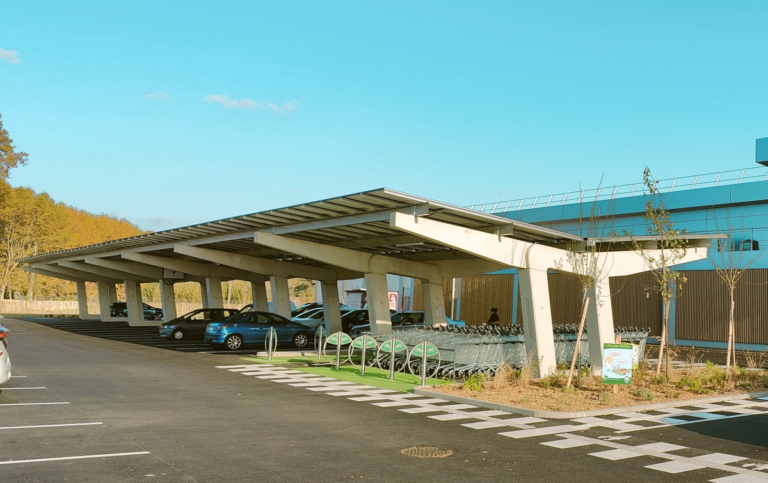 Ombrière photovoltaïque sans fondations de la gamme Mecopark de Mecosun