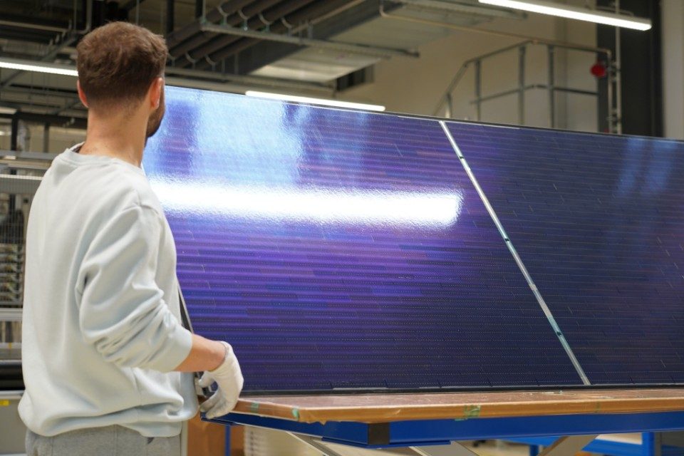Oxford PV et le Fraunhofer ISE marient cellules tandem pérovskite-silicium et matrice-shingle