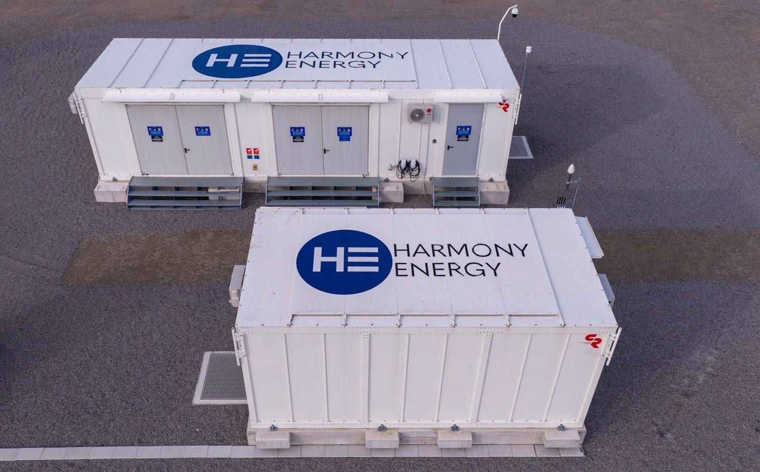 Conteneurs de batteries Harmony Energy sur le site de stockage de Cheviré