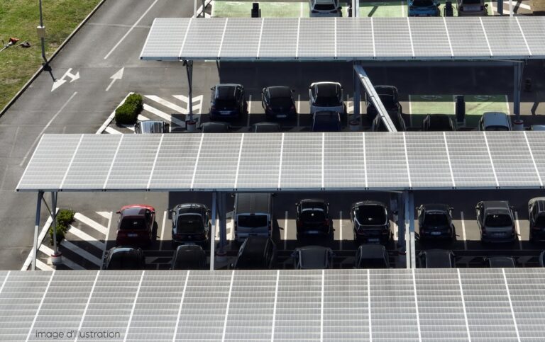 Ombrières photovoltaïques sur un parking