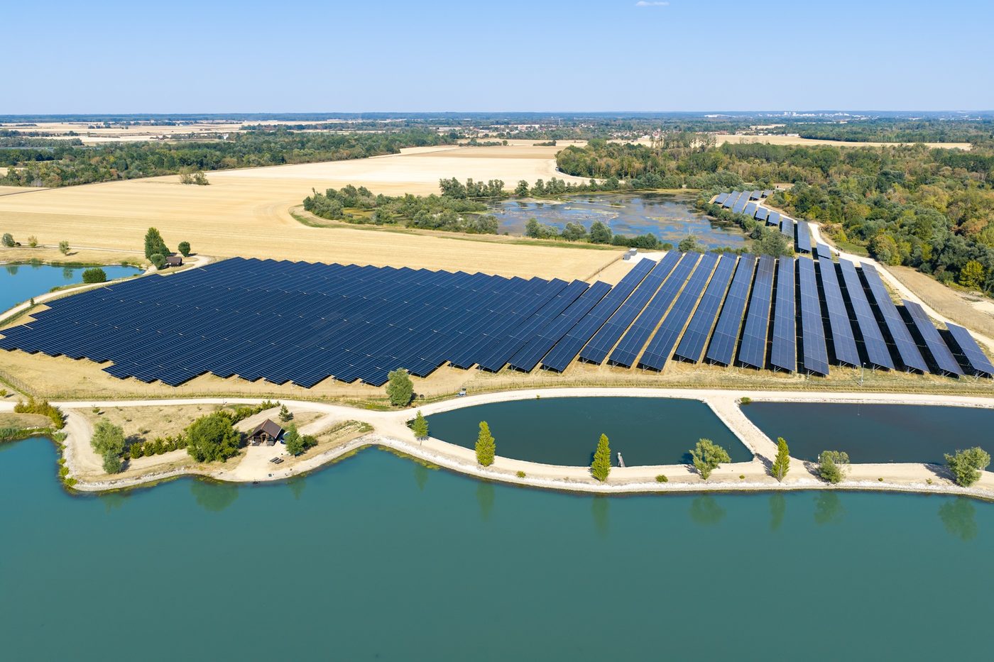 Vue aérienne du parc solaire de Chênet, dans la Marne
