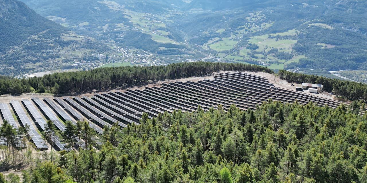 Énergie Partagée et Enercoop inaugurent un parc solaire citoyen de 5 MWc sur un ancien champ de tir militaire