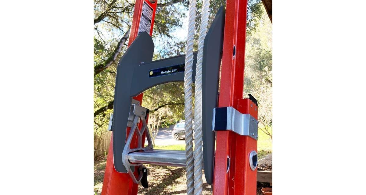 Fluke lance un système de levage pour monter les panneaux solaires sur les toits par l&rsquo;échelle