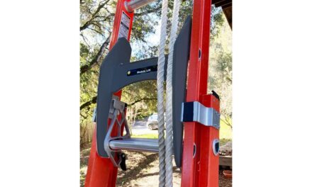 Fluke lance un système de levage pour monter les panneaux solaires sur les toits par l&rsquo;échelle